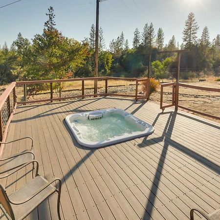 Waterfront Mariposa Vacation Rental With Hot Tub Exterior photo