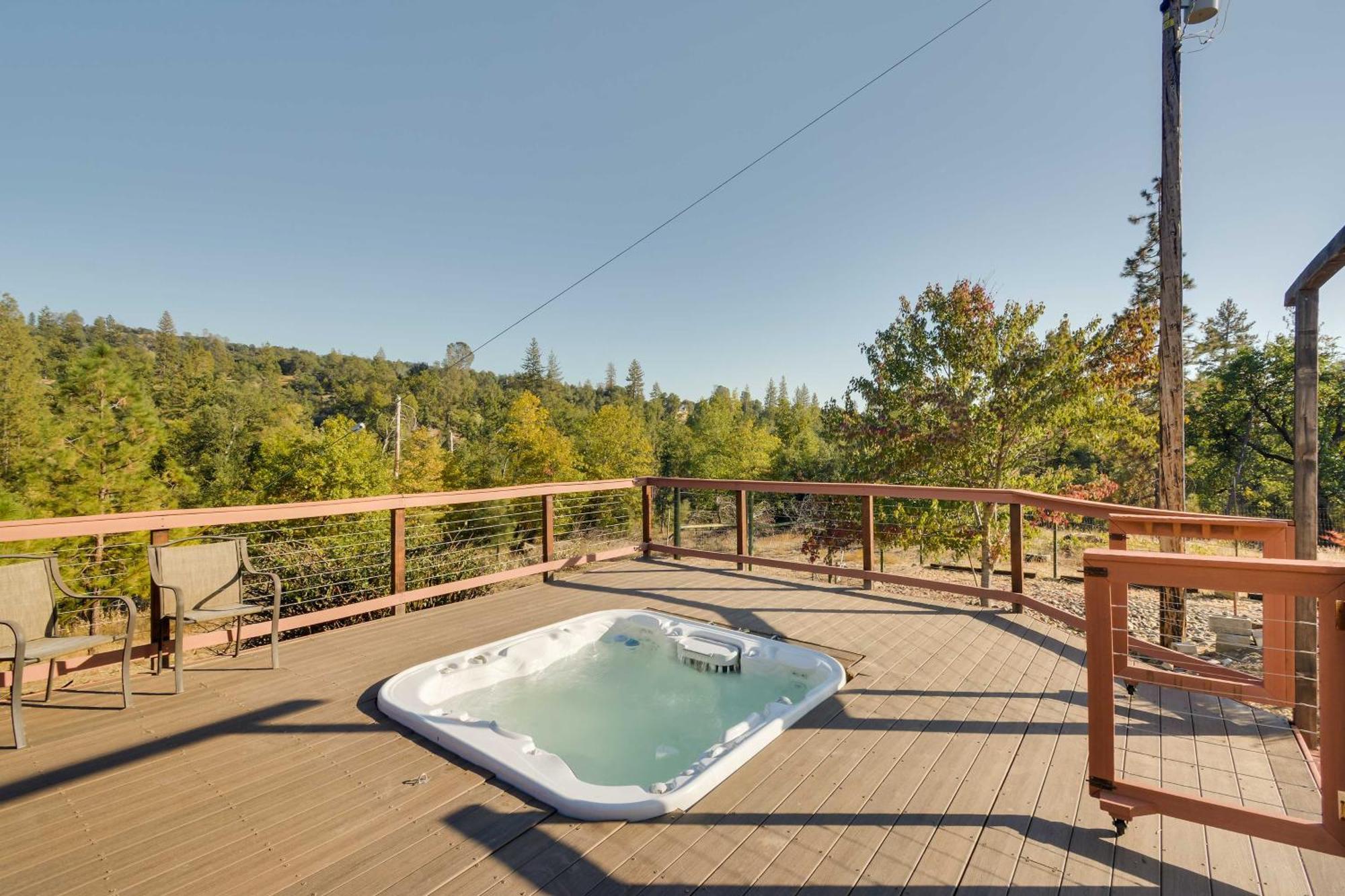 Waterfront Mariposa Vacation Rental With Hot Tub Exterior photo